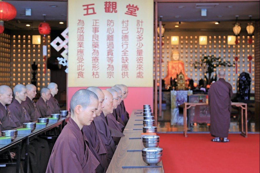 從五餅二魚到佛陀碗：跨宗教的飲食觀