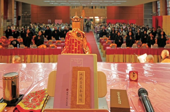 泥土裡的光 末法時代最溫暖的力量