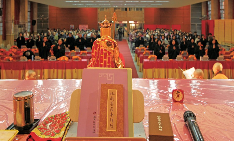 泥土裡的光 末法時代最溫暖的力量